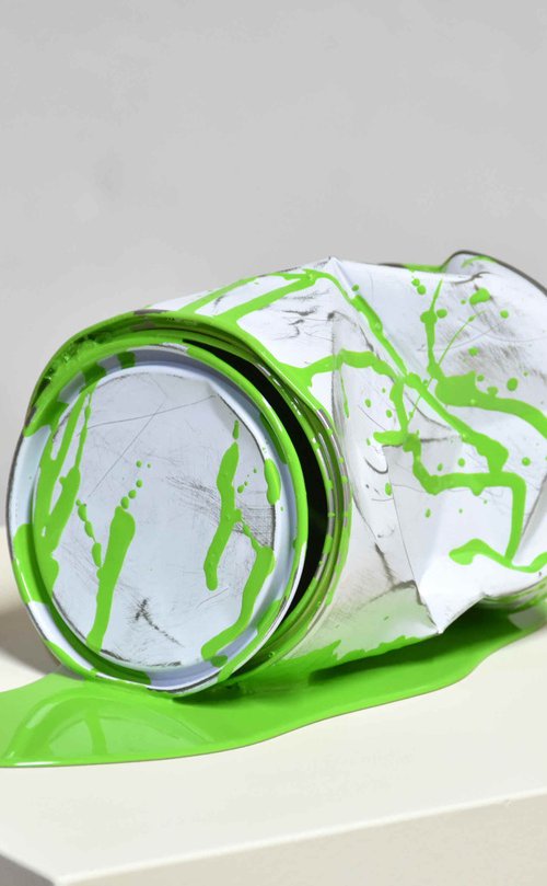 Le vieux pot de peinture vert by Yannick Bouillault